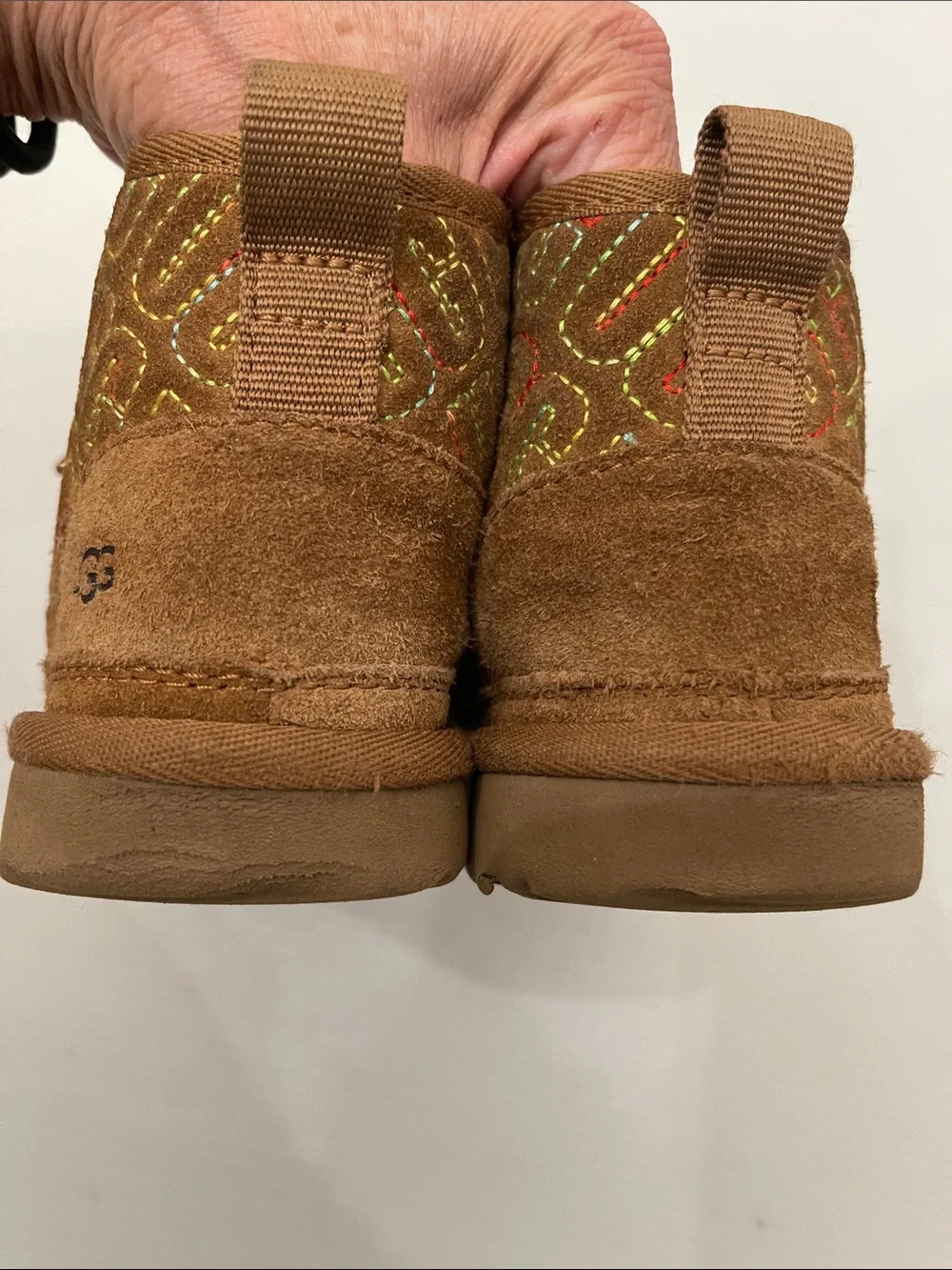 UGG WINTER NEUMEL II GRAPHIC STITCH LOGO LETTERING BOOTS KIDS SIZE 11 (2-5yrs)